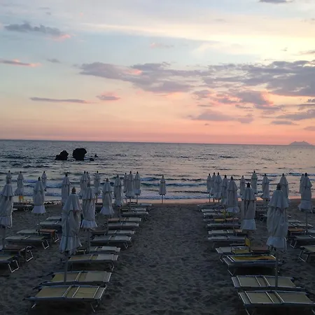 아파트 Cento Passi Dal Mare *